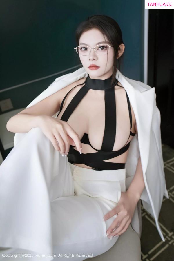   [XiuRen]高清写真图 2025.06.26 No.10464 冬安 白色西服第16张图片
